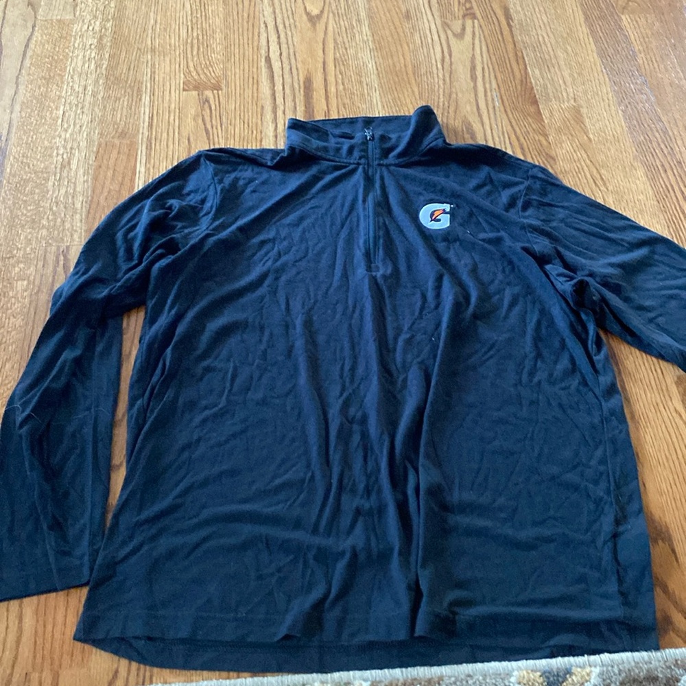 Mens 1/4 zip Gatorade shirt